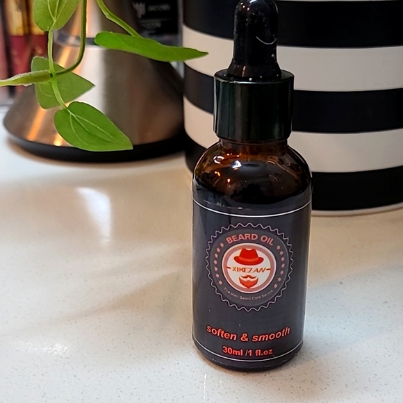 Brand new men's beard oil for moisture and split ends treatment - Picture 1 of 4